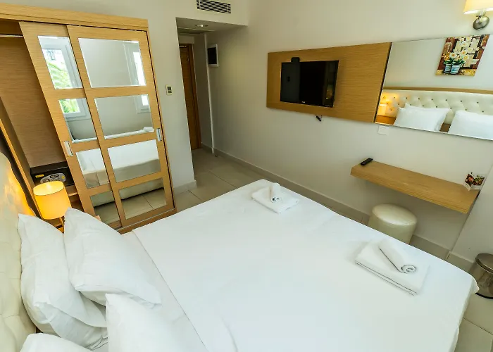 Dragut Point North אתר נופש 3*