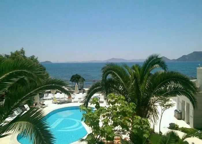 Dragut Point North אתר נופש 3*