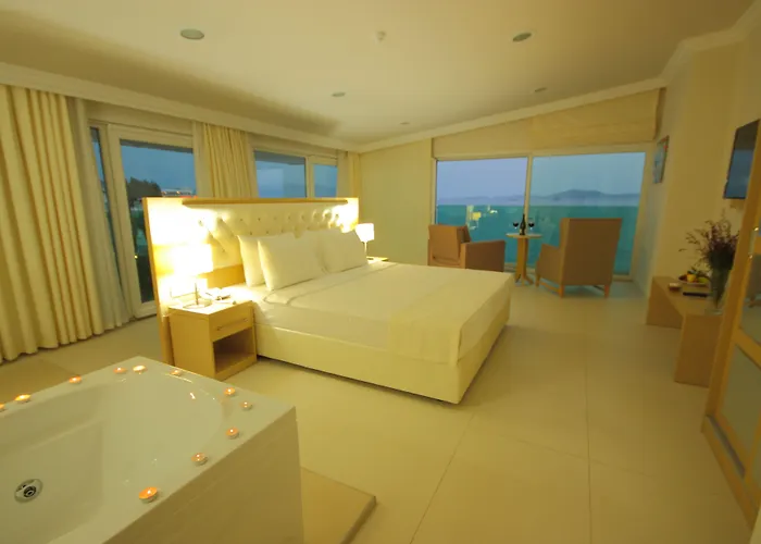 אתר נופש Dragut Point North טורגוטריס