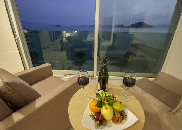 Dragut Point North אתר נופש 3*
